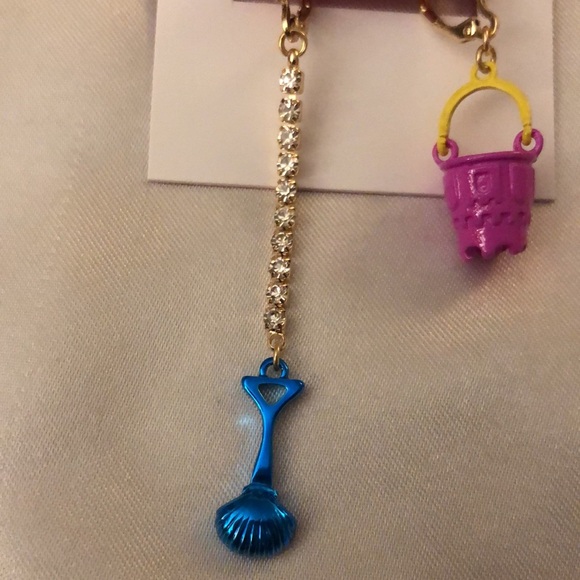 Betsey Johnson Blue Seashell Shovel & Pink Pail Mismatch Drop Earrings NWT - Picture 10 of 12